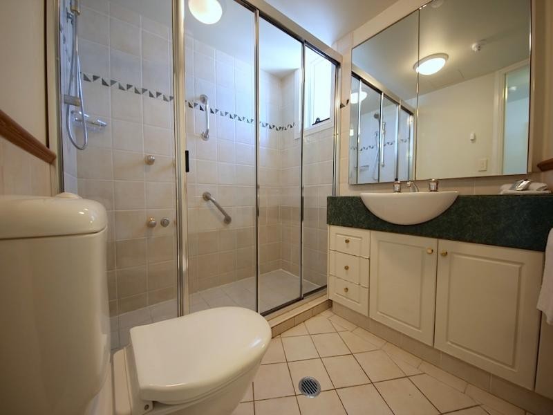 90 surf Parade, Broadbeach QLD 4218