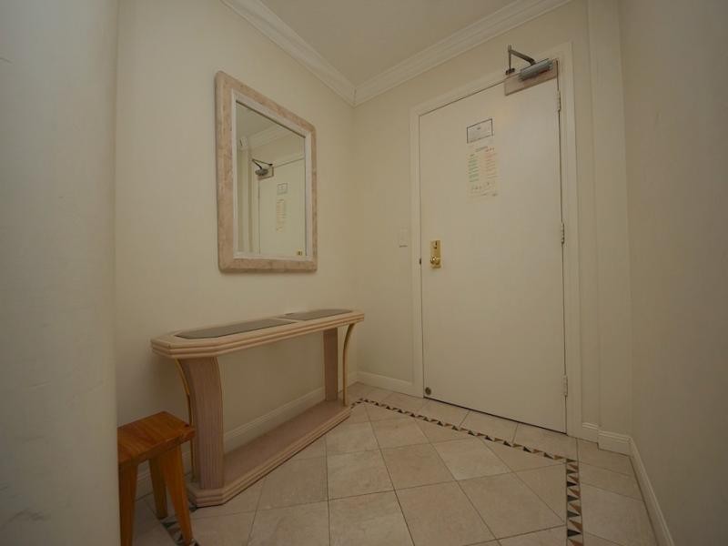 90 surf Parade, Broadbeach QLD 4218