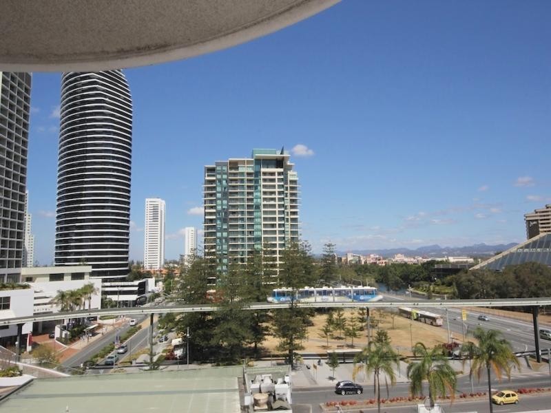 90 surf Parade, Broadbeach QLD 4218