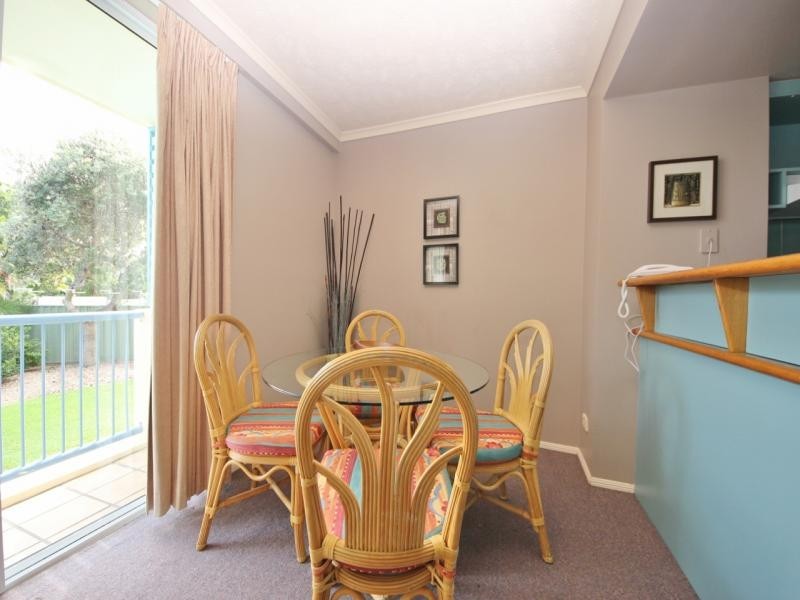15/10 alexandra Avenue, Broadbeach QLD 4218