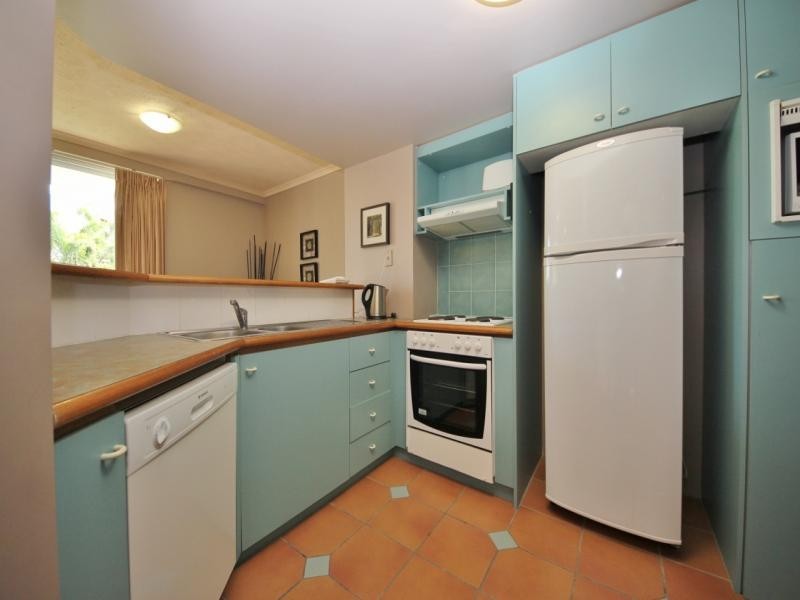 15/10 alexandra Avenue, Broadbeach QLD 4218