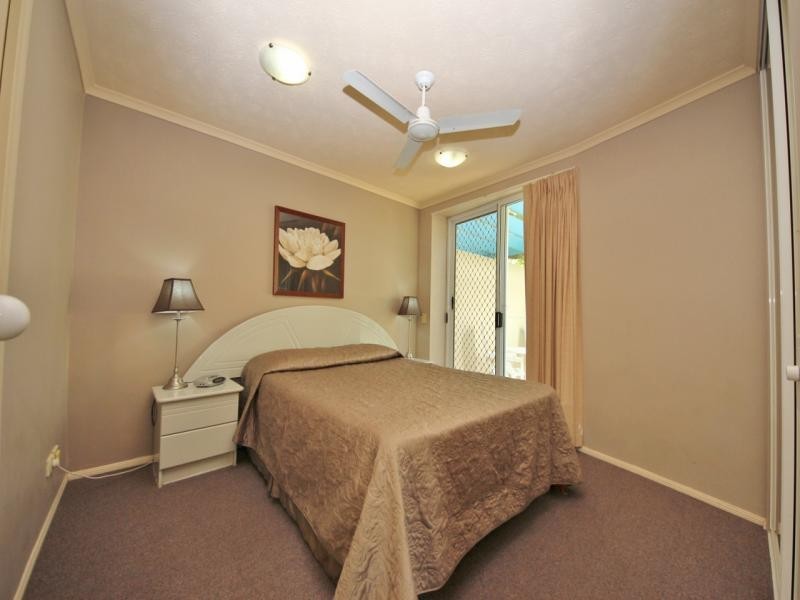 15/10 alexandra Avenue, Broadbeach QLD 4218