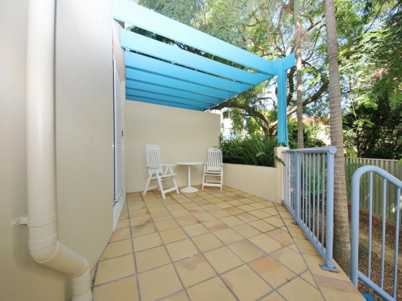 15/10 alexandra Avenue, Broadbeach QLD 4218