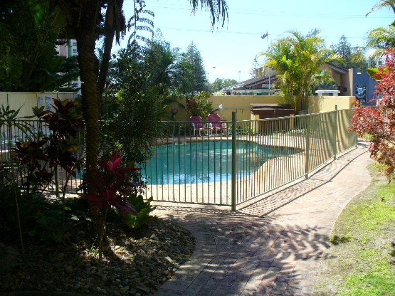 3/166 Surf Parade, Broadbeach QLD 4218