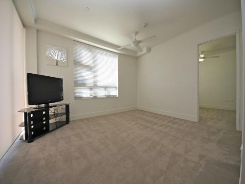 213/30 surf Parade, Broadbeach QLD 4218