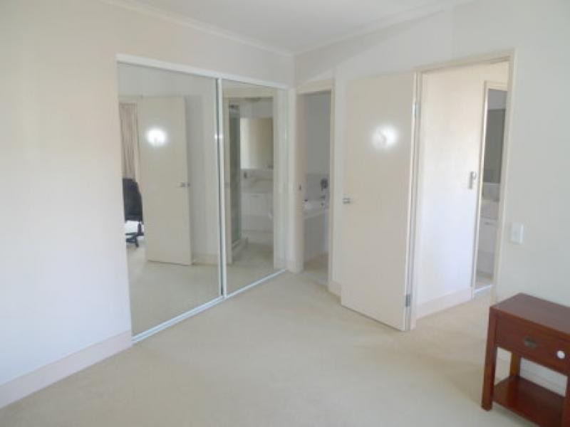 511/30 Surf Parade, Broadbeach QLD 4218