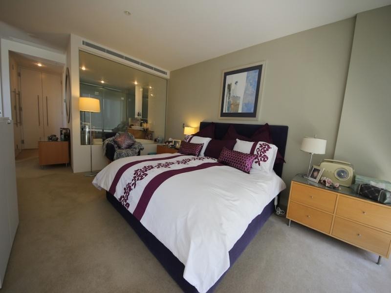 17 Albert Avenue, Broadbeach QLD 4218