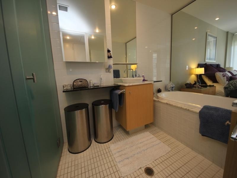 17 Albert Avenue, Broadbeach QLD 4218