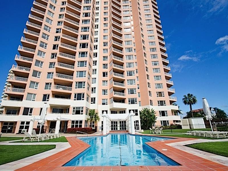 68/129 Surf Parade, Broadbeach QLD 4218