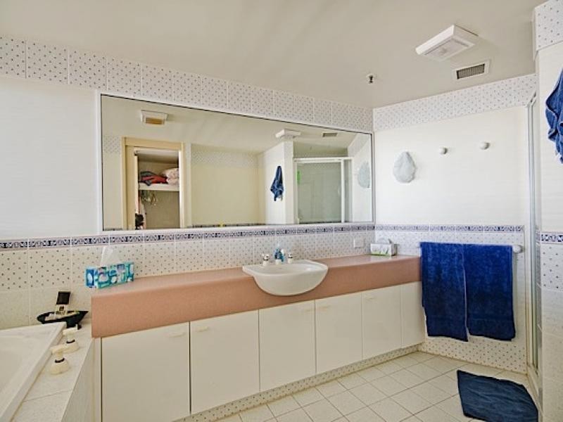 68/129 Surf Parade, Broadbeach QLD 4218