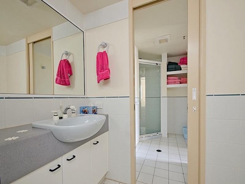 68/129 Surf Parade, Broadbeach QLD 4218