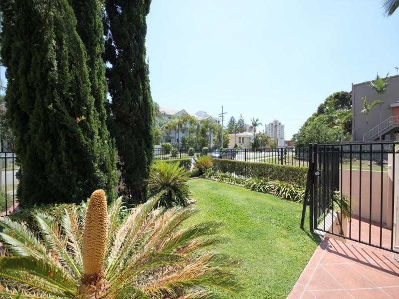 12 St Kilda Avenue, Broadbeach QLD 4218