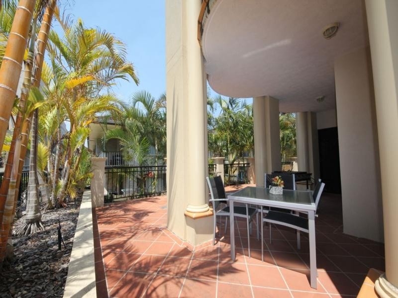 12 St Kilda Avenue, Broadbeach QLD 4218