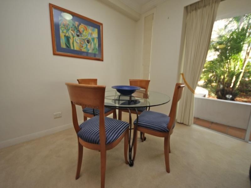 24 Queensland Ave, Broadbeach QLD 4218