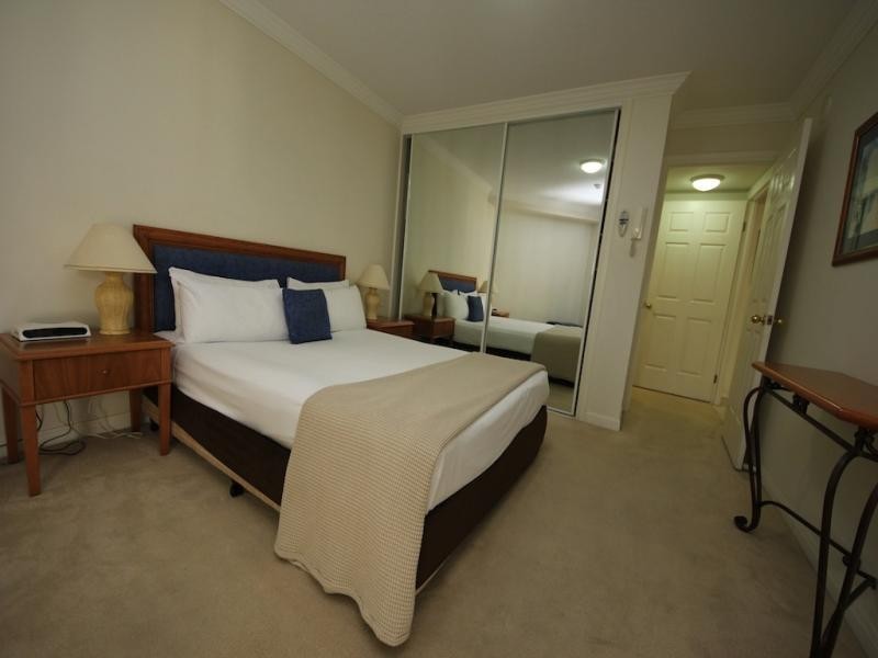 24 Queensland Ave, Broadbeach QLD 4218