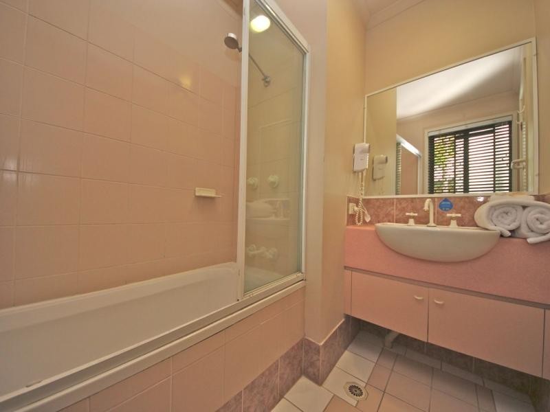 49/10 Alexandra Avenue, Broadbeach QLD 4218