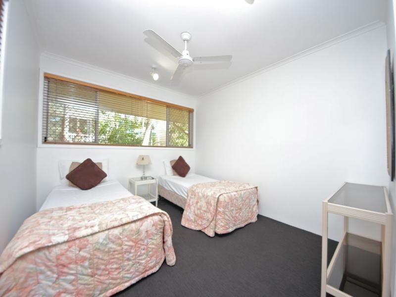 10 Alexandra Avenue, Broadbeach QLD 4218