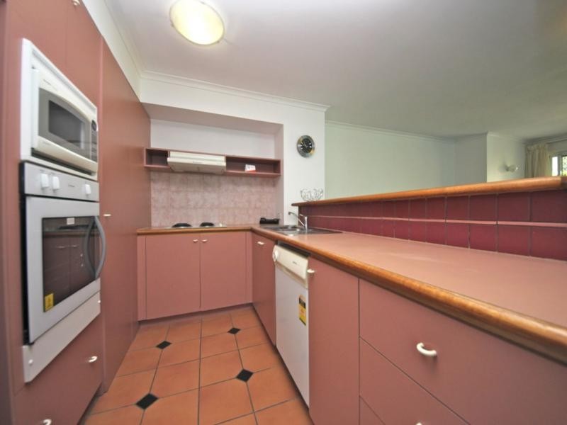 10 Alexandra Avenue, Broadbeach QLD 4218