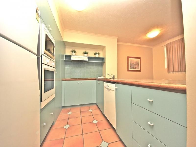 84/10-16 Alexandra Avenue, Broadbeach QLD 4218