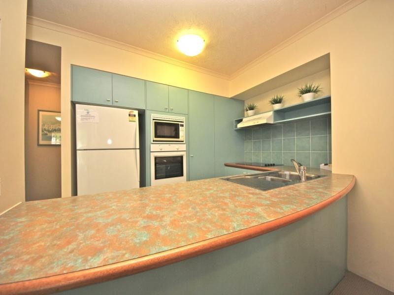 84/10-16 Alexandra Avenue, Broadbeach QLD 4218