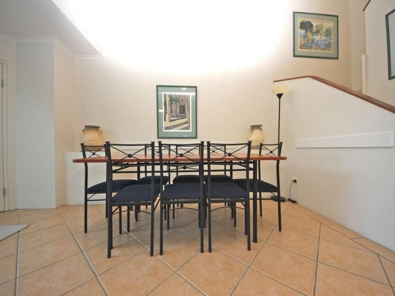 81/10-16 Alexandra Avenue, Broadbeach QLD 4218