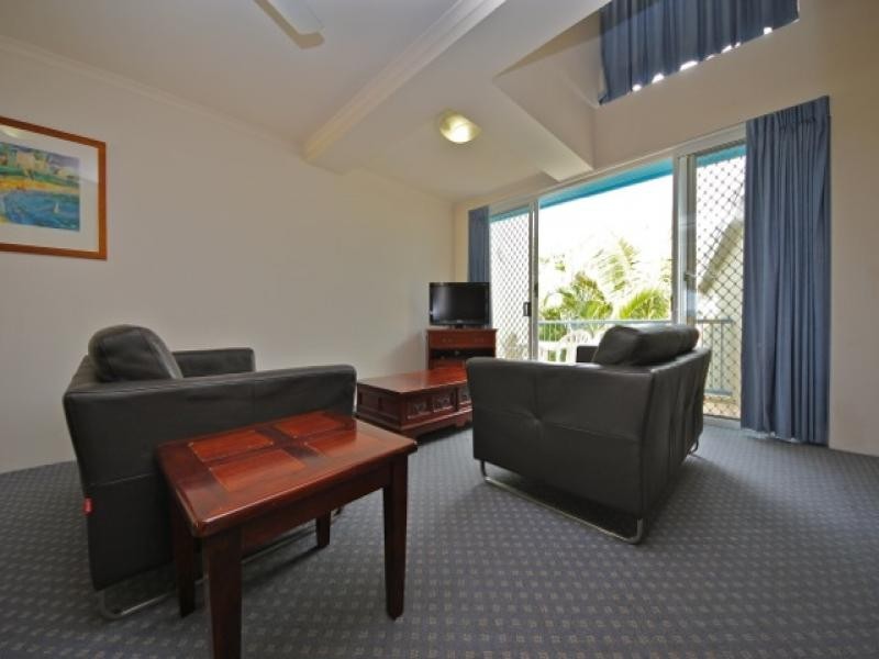 165/10 Alexandra Avenue, Broadbeach QLD 4218