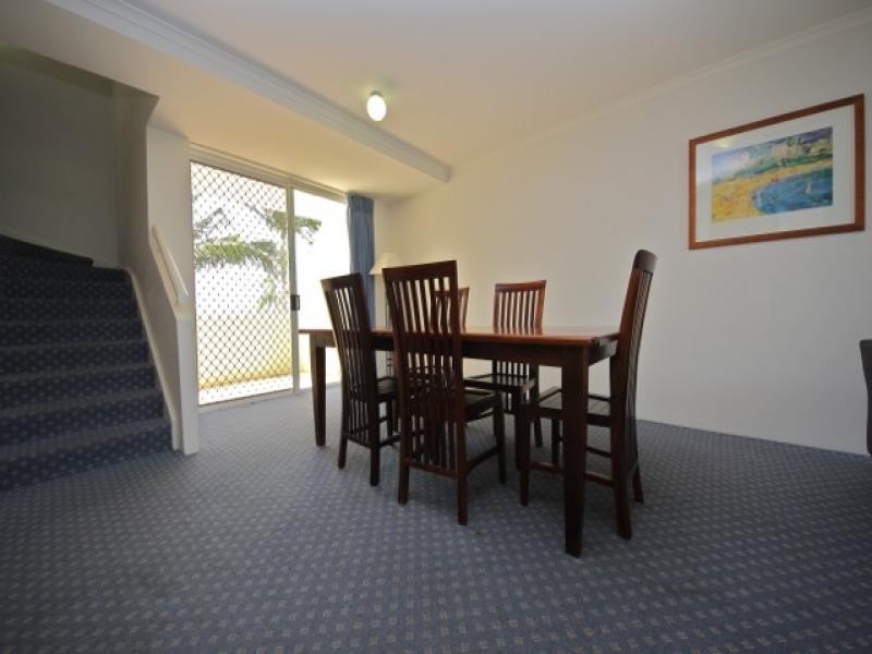 165/10 Alexandra Avenue, Broadbeach QLD 4218