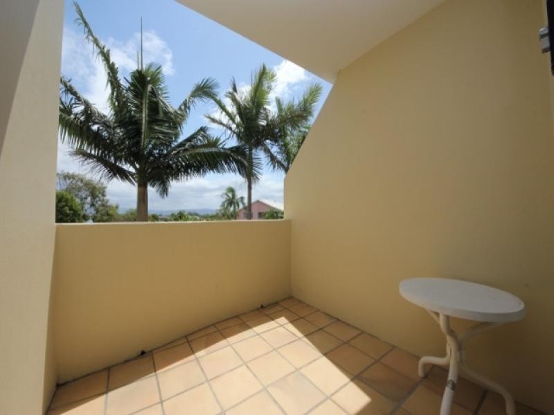 165/10 Alexandra Avenue, Broadbeach QLD 4218