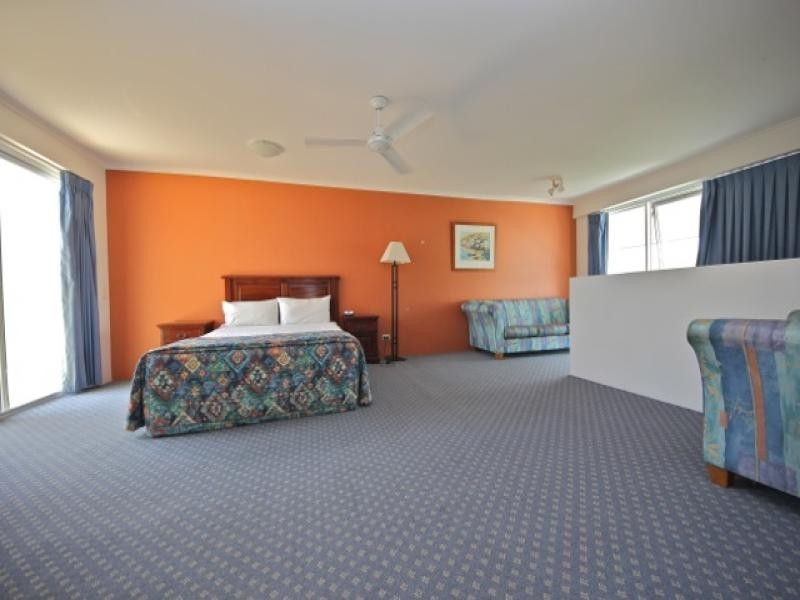 165/10 Alexandra Avenue, Broadbeach QLD 4218