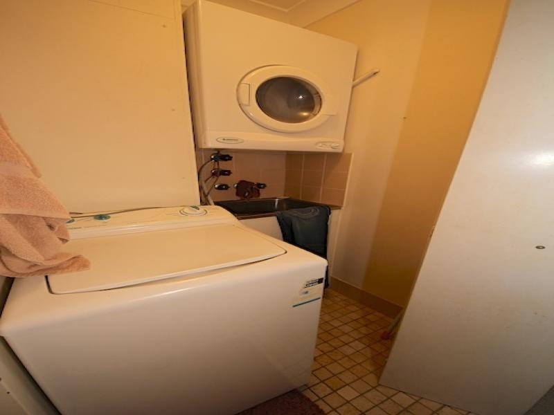 9/17 Frederick, Surfers Paradise QLD 4217