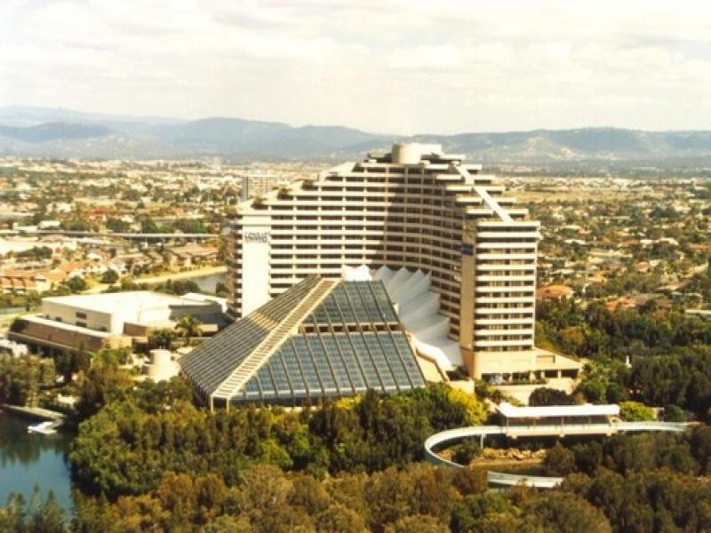 2/5 Rosewood Ave, Broadbeach QLD 4218