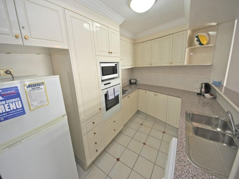 90 Surf Parade, Broadbeach QLD 4218