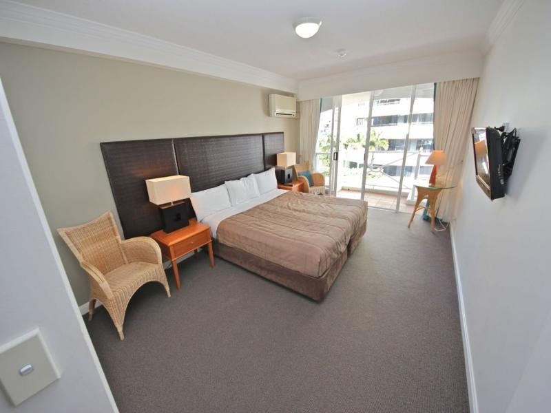 90 Surf Parade, Broadbeach QLD 4218