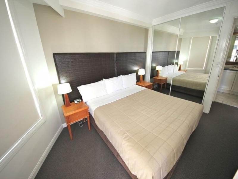 90 Surf Parade, Broadbeach QLD 4218