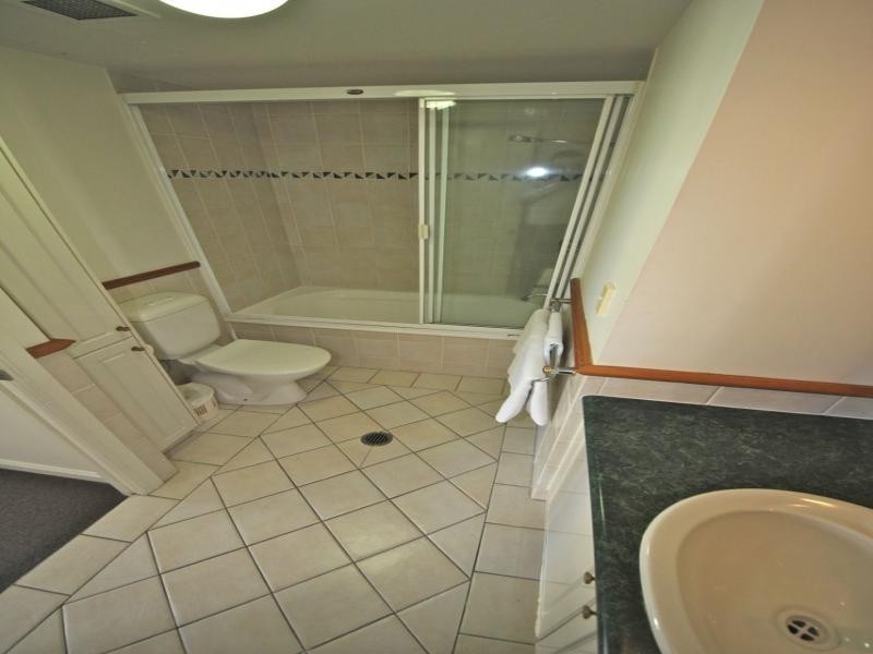 90 Surf Parade, Broadbeach QLD 4218