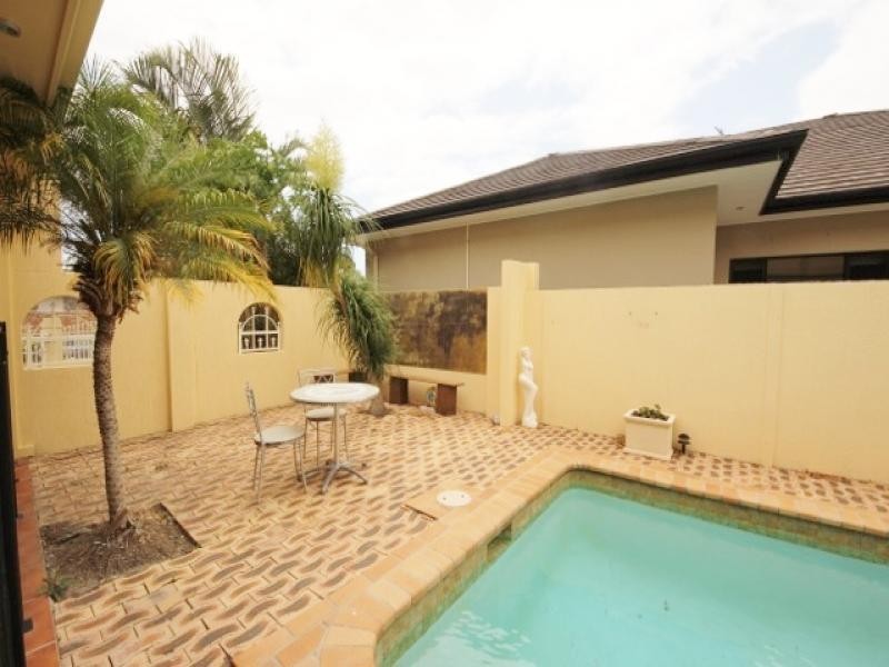 364 Rio Vista Boulevard, Mermaid Waters QLD 4218