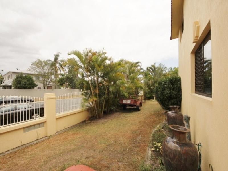 364 Rio Vista Boulevard, Mermaid Waters QLD 4218