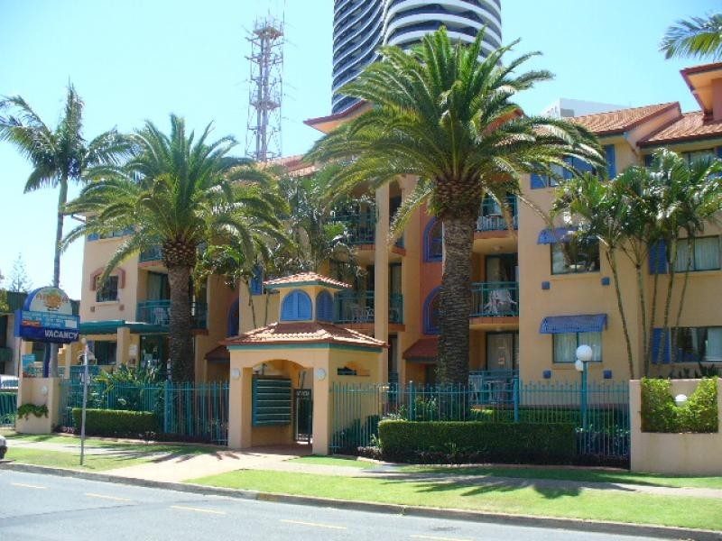 28/11 Philip Avenue, Broadbeach QLD 4218