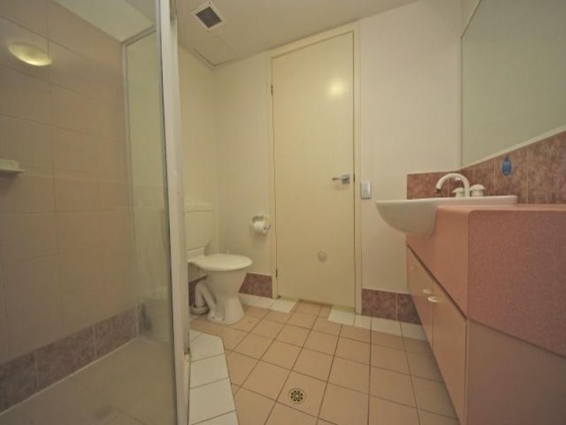 124/10 Alexandra Avenue, Broadbeach QLD 4218