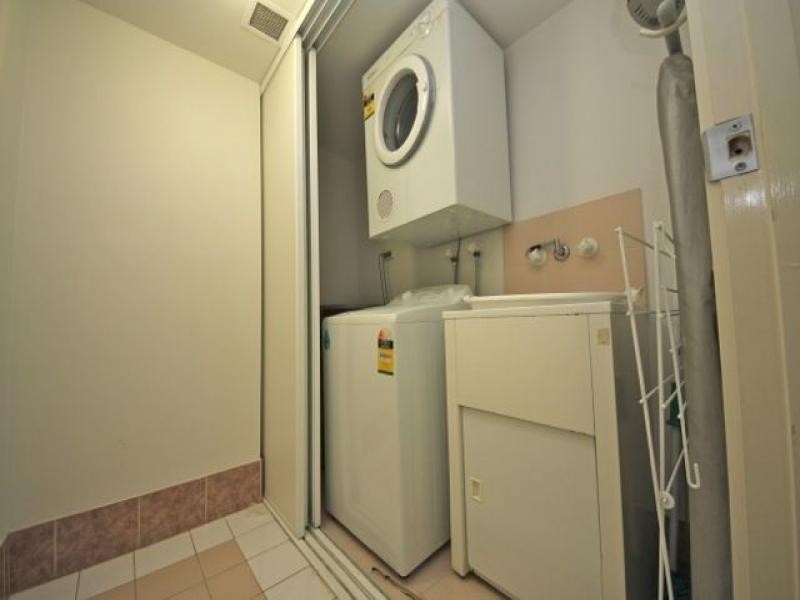 124/10 Alexandra Avenue, Broadbeach QLD 4218