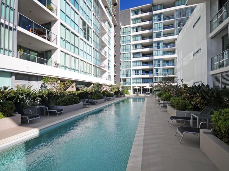 206/33 TE Peters Drive, Broadbeach Waters QLD 4218
