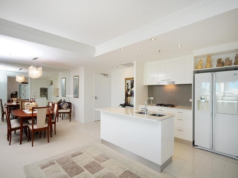 206/33 TE Peters Drive, Broadbeach Waters QLD 4218