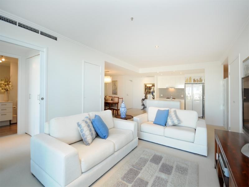 206/33 TE Peters Drive, Broadbeach Waters QLD 4218