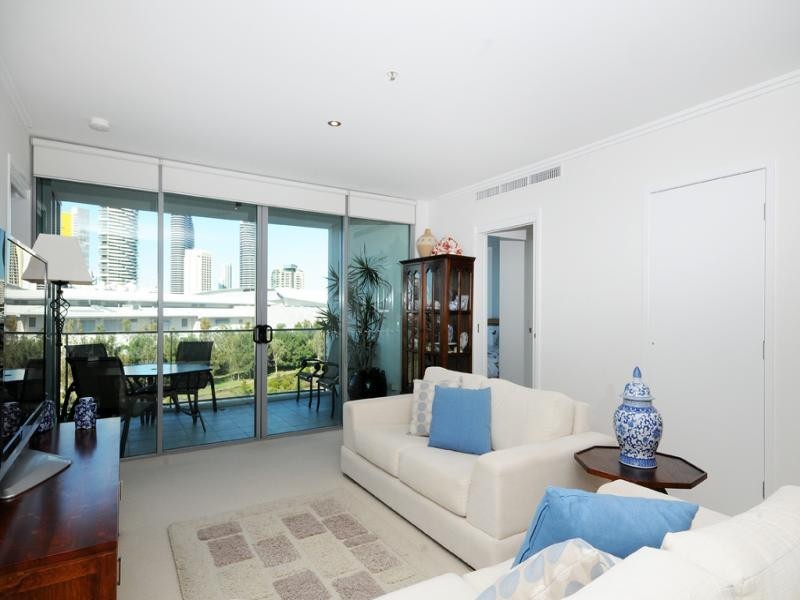 206/33 TE Peters Drive, Broadbeach Waters QLD 4218