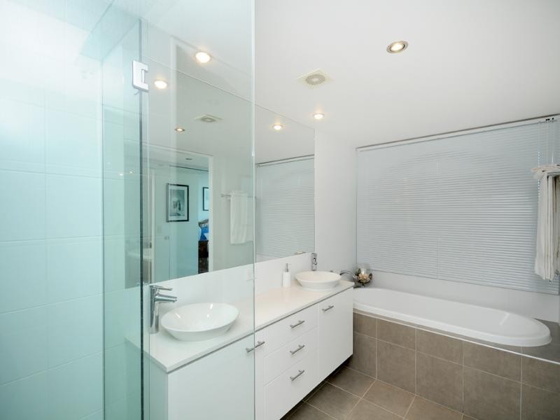 206/33 TE Peters Drive, Broadbeach Waters QLD 4218