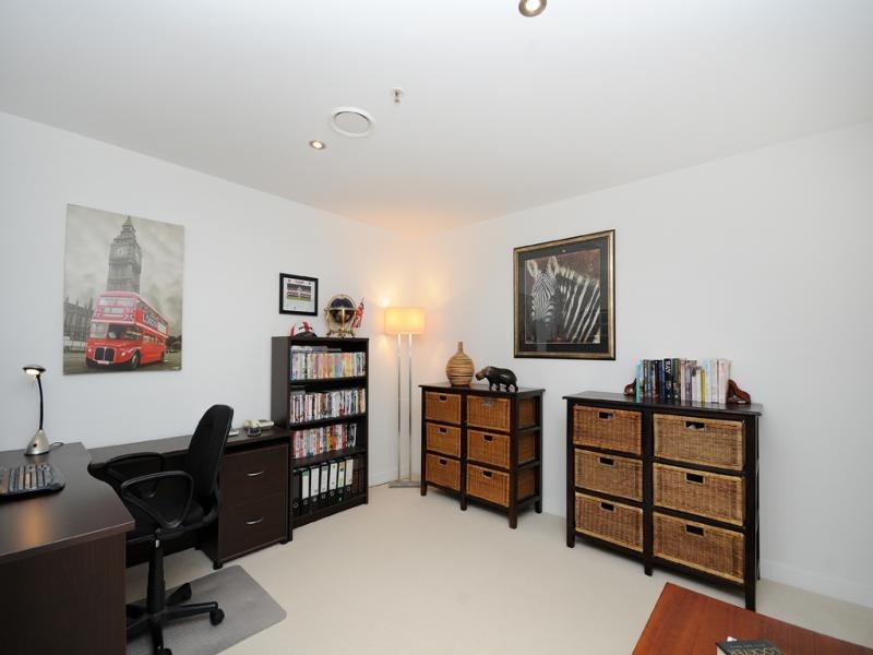 206/33 TE Peters Drive, Broadbeach Waters QLD 4218