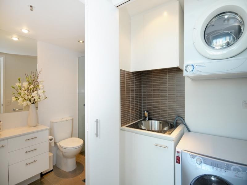 206/33 TE Peters Drive, Broadbeach Waters QLD 4218