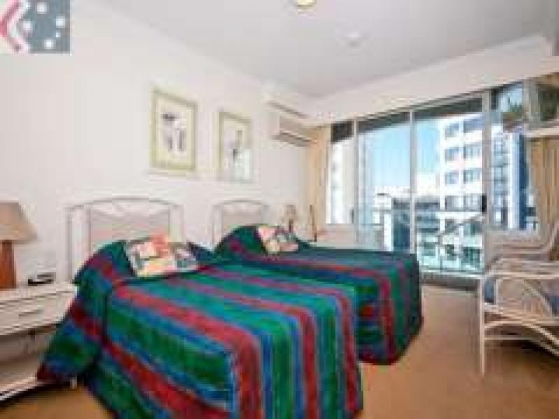 24 Queensland Avenue, Broadbeach QLD 4218