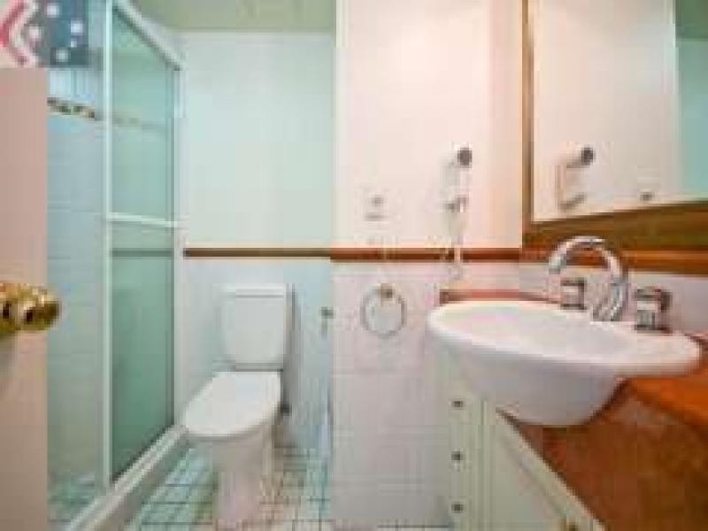 24 Queensland Avenue, Broadbeach QLD 4218