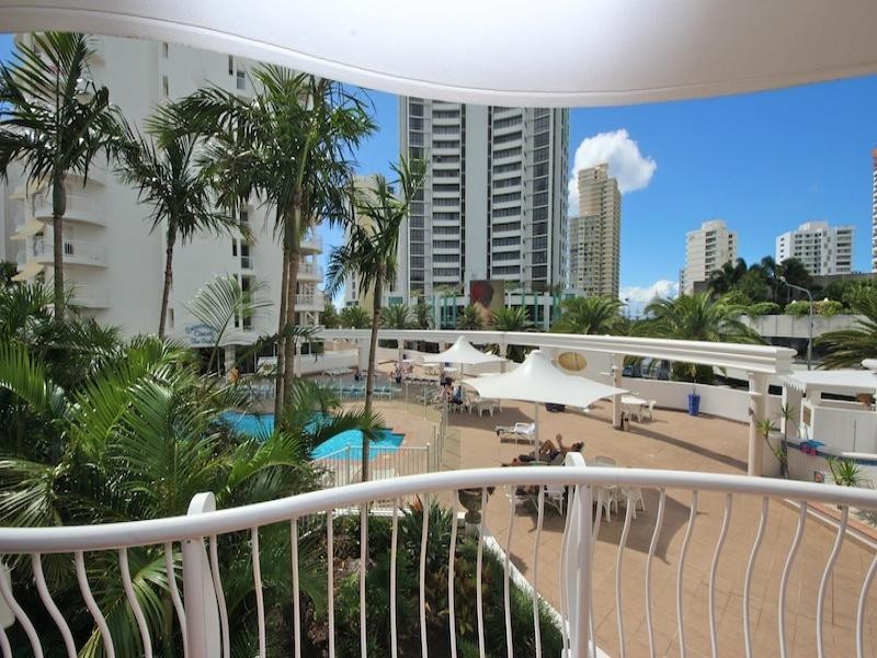 90 Surf Parade, Broadbeach QLD 4218